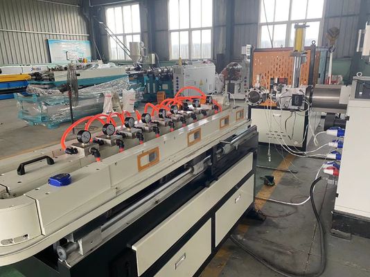 Yüksek Kaliteli HDPE Vakum Şekillendirme Diş Açma Tek Duvar Oluklu Boru Ekstrüzyon Hattı