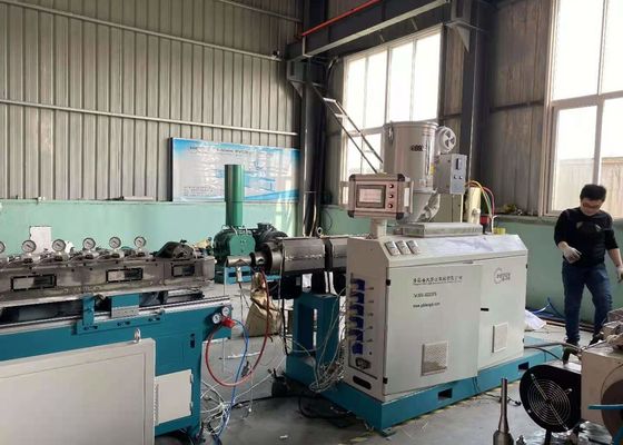 15-24m / Min Tek Duvar Oluklu Boru Makinası Plastik PE PP PVC Boru