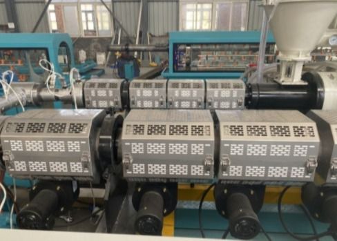 63mm 120-220kg/h Gaz Besleme Tek Vidalı PE Boru Ekstruder Makinası