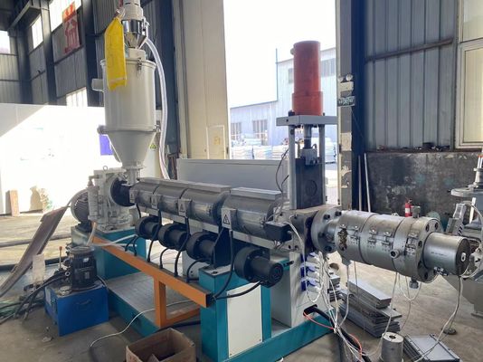 Plastik HDPE PP Boru Tek Vidalı Plastik Ekstrüzyon Makinesi Ekstrüzyon Hattı