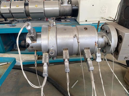 Plastik HDPE PP Boru Tek Vidalı Plastik Ekstrüzyon Makinesi Ekstrüzyon Hattı