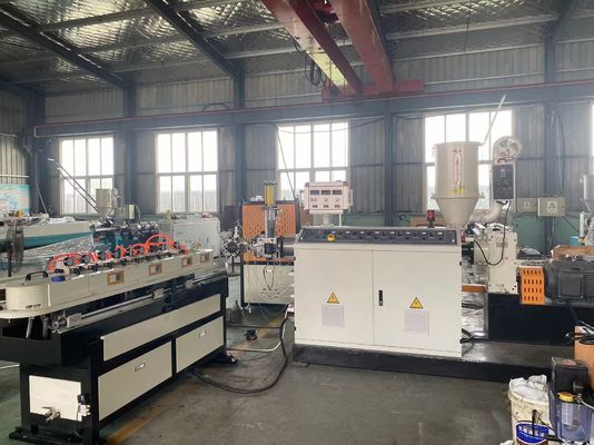 Vakum Şekillendirme Makinesi Diş Açma Tek Duvar Oluklu Boru Ekstrüzyon Hattı