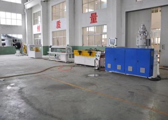 Tek Duvar 75mm Vidalı Oluklu Boru Makinası 33L / D Ekstrüzyon Hattı