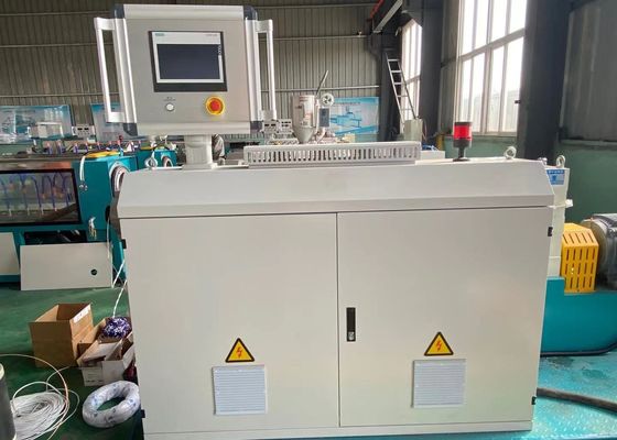 250-630mm Tek Vidalı Ekstruder Makinesi Su Gaz Yağı Besleme Hortumu