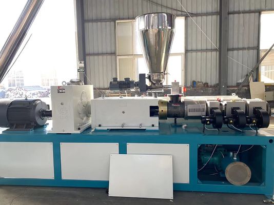 Plastik PVC Boru Ekstrüzyon Hattı Çift Vidalı Ekstruder Makinesi Konik 250kg / Saat